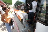 Domingo 27 de marzo. Los usuarios del transporte público de la ciudad afirman desconocer si se llevara a cabo el aumento en el pasaje en los próximos días.