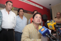 Jueves 2 de febrero del 2012. Yassir rompe el dialogo con PRD nacional. Tuxtla Gutiérrez, Chiapas. Leonardo León Alcázar,  consejero del PRD nacional en conferencia de prensa da a conocer que el Alcalde de Tuxtla no declina su participación en la encuesta