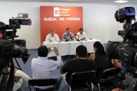 Jueves 13 de septiembre del 2012. Tuxtla Gutiérrez, Chiapas.Foto: Miguel Abarca (Baja Resolución) Los encargados de la administración y finanzas del estado hablan sobre el tema de los préstamos y fidecomisos que la administración gubernamental esta implem