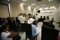 Los asistentes a la Sesión Permanente del Congreso del Estado tuvieron que esperar dos horas para que esta tuviera inicio alrededor de las dos de la tarde de este jueves.
