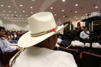 Martes 24 de enero del 2012. Campesinos esperan Glosa de la Administración Estatal. Tuxtla Gutiérrez, Chiapas. Campesinos de los altos del estado esperan durante más de una hora el inicio de la comparecencia del Secretario de Agricultura en el Congreso Lo
