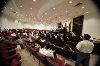 La sesión  del congreso de este día concluye con la calma cotidiana que caracteriza a este lugar.