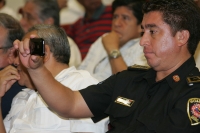 Jueves 30 de junio. Algunos elementos del Cuerpo de Bomberos toman atención a las reformas que este día presenta el congreso respecto a la Protección Civil.