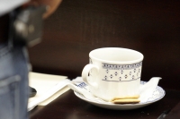Jueves  27 de enero. Congreso Café. Durante las sesiones del congreso local se cuentan por decenas las tasas de café que los levanta dedos consumen en aproximadamente la hora y minutos que dura la sesión, los diputados le dan a la ingesta de galletas y di