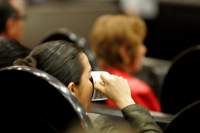 Jueves  27 de enero. Congreso Café. Durante las sesiones del congreso local se cuentan por decenas las tasas de café que los levanta dedos consumen en aproximadamente la hora y minutos que dura la sesión, los diputados le dan a la ingesta de galletas y di