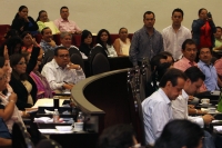 Jueves 15 de mayo del 2014. Tuxtla Gutiérrez. Vestidos de una floreciente conciencia ecológica el congreso local aprueba las iniciativas para la aplicación de la Fuerza a las corporaciones policiacas.