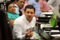 Jueves 15 de mayo del 2014. Tuxtla Gutiérrez. Vestidos de una floreciente conciencia ecológica el congreso local aprueba las iniciativas para la aplicación de la Fuerza a las corporaciones policiacas.