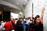 Lunes 1 de octubre del 2018. Tuxtla Gutiérrez. Esta tarde inician los trabajos de la LXVII legislatura chiapaneca con la protesta de los reporteros en torno a la muerte del periodista de Yajalón