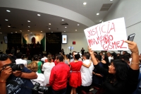 Lunes 1 de octubre del 2018. Tuxtla Gutiérrez. Esta tarde inician los trabajos de la LXVII legislatura chiapaneca con la protesta de los reporteros en torno a la muerte del periodista de Yajalón