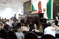 Martes 11 de junio del 2019. Tuxtla Gutiérrez. Los diputados chiapanecos en amena platica antes del inicio de la sesión de este medio día.