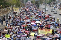 Viernes 22 de abril del 2016. Tuxtla Gutiérrez. Vista desde el Puente Mactumatza de la movilización magisterial y los sectores sociales y productivos de Chiapas