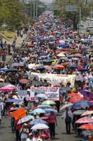 Viernes 22 de abril del 2016. Tuxtla Gutiérrez. Vista desde el Puente Mactumatza de la movilización magisterial y los sectores sociales y productivos de Chiapas