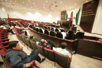 Viernes 5 de noviembre. En sesión extraordinaria del congreso, los diputados aprueban la realización de elecciones extraordinarias en el municipio de Chamula.