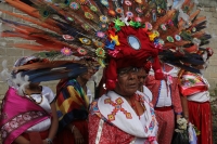 Viernes 14 de octubre del 2016. Tuxtla Gutiérrez. El colorido y alegrÃa de las familias de la comunidad indÃgena zoque se presenta durante todas las festividades de esta cultura que se mantiene viva a pesar de los cambios que marcan las dinámicas sociales Viernes 14 de octubre del 2016. Tuxtla Gutiérrez. El colorido y alegrÃa de las familias de la comunidad indÃgena zoque se presenta durante todas las festividades de esta cultura que se mantiene viva a pesar de los cambios que marcan las dinámicas sociales