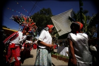 Especial. Martes 2 de febrero. Los danzantes de la comunidad de Copoya, realizan la danza zoque de la Robadera en el atrio de la iglesia de esta comunidad; los ejidatarios y mayordomos afirman que las VÃrgenes de Copoya son las verdaderas y son veneradas Especial. Martes 2 de febrero. Los danzantes de la comunidad de Copoya, realizan la danza zoque de la Robadera en el atrio de la iglesia de esta comunidad; los ejidatarios y mayordomos afirman que las VÃrgenes de Copoya son las verdaderas y son veneradas