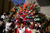 Especial. Martes 2 de febrero. Los danzantes de la comunidad de Copoya, realizan la danza zoque de la Robadera en el atrio de la iglesia de esta comunidad; los ejidatarios y mayordomos afirman que  las Vírgenes de Copoya son las verdaderas y son veneradas