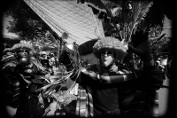 Especial. Martes 2 de febrero. Los danzantes de la comunidad de Copoya, realizan la danza zoque de la Robadera en el atrio de la iglesia de esta comunidad; los ejidatarios y mayordomos afirman que  las Vírgenes de Copoya son las verdaderas y son veneradas