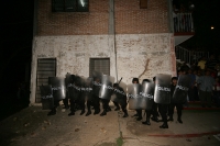 Dos ladrones fueron retenidos por  pobladores de la comunidad de Copoya cuando asaltaban un domicilio particular, después de varias horas fueros rescatados de ser linchados por elementos de la Policía Estatal durante esta noche.