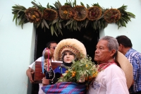 Viernes 23 de octubre del 2015. Tuxtla Gutiérrez. Las imágenes de las Vírgenes de Copoya y sus priostes inician el recorrido de regreso hacia esta comunidad ubicada a escasos kilómetros de la capital de Chiapas donde permanecieron por tercera vez en el añ