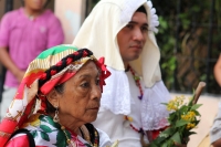 Viernes 23 de octubre del 2015. Tuxtla Gutiérrez. Las imágenes de las Vírgenes de Copoya y sus priostes inician el recorrido de regreso hacia esta comunidad ubicada a escasos kilómetros de la capital de Chiapas donde permanecieron por tercera vez en el añ