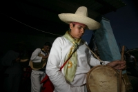 Jueves 14 de octubre. Copoya. (25 fotos)Las celebraciones de la Virgen del Rosario y Olaechea inicia esta mañana en la comunidad Copoya donde las autoridades tradicionales realizan las danzas y rezos según la etnia zoque para trasladar dentro de cajones p