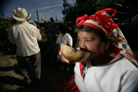Jueves 14 de octubre. Copoya. (25 fotos)Las celebraciones de la Virgen del Rosario y Olaechea inicia esta mañana en la comunidad Copoya donde las autoridades tradicionales realizan las danzas y rezos según la etnia zoque para trasladar dentro de cajones p