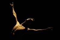 EL GRUPO DEL TALLER COREOGRAFICO DE L AUNAM DURANTE SU PRESENTACIÓN EN EL TEATRO ZEBADUA DE SAN CRISTOBAL DE LAS CASAS