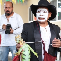 Jueves 20 de junio del 2019. Tuxtla Gutiérrez. Las familias pertenecientes a la comunidad Zoque recorren las calles con el rostro pintado de blanco durante las celebraciones del dÃa de Corpus Jueves 20 de junio del 2019. Tuxtla Gutiérrez. Las familias pertenecientes a la comunidad Zoque recorren las calles con el rostro pintado de blanco durante las celebraciones del dÃa de Corpus
