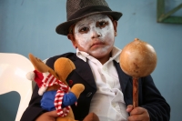 20210603. Tuxtla G. Jueves de Corpus. La comunidad Zoque realiza el recorrido tradicional con el rostro manchado de blanco durante estas celebraciones tradicionales