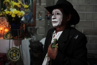 Jueves 31 de mayo del 2018. Tuxtla Gutiérrez. El baile de la Tierra o danza de corpus se prepara desde las primeras horas de la mañana cuando los participantes se reúnen alrededor del atar familiar para después recorrer las casas de las familias de la
