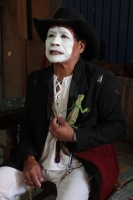 Jueves 31 de mayo del 2018. Tuxtla Gutiérrez. El baile de la Tierra o danza de corpus se prepara desde las primeras horas de la mañana cuando los participantes se reúnen alrededor del atar familiar para después recorrer las casas de las familias de la