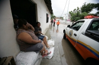 Lunes 27 de septiembre. Los muros de costales en las márgenes del río Sabinal ya son parte del paisaje urbano de la ciudad de Tuxtla Gutiérrez.