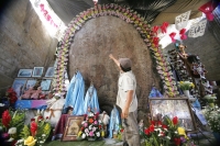 Miércoles 8 de diciembre. (Los sueños de piedra). La figura de un cristo negro es venerada en las cercanías de la comunidad San Felipe Ecatepec desde el 2006, cuando un indígena de esta localidad la identificara por medio de un sueño y en una vereda cuand