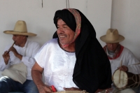 Sábado 14 de febrero del 2015. Tuxtla Gutiérrez. Ataviados de coloridos vestuario, los danzantes del carnaval zoque recorren las calles de la capital del estado de Chiapas, bailando y gritando vivas a las festividades de la localidad.
