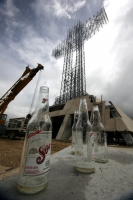 Martes 28 de septiembre. Los trabajos de las obra “El Cristo de Copoya” se realizan con pocos recursos y menor numero de trabajadores, pero es posible ver en el lugar restos de cervezas.