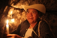 Domingo 30 de abril del 2017. Tuxtla Gutiérrez. La visita a la Cueva de los Ramilletes se realiza en la víspera de día de la Santa Cruz en donde la comunidad Zoque realiza la ofrenda dentro de los ritos propiciatorios de esta comunidad de la depresión cen