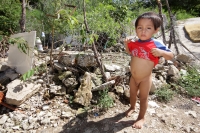 Miércoles 1 de octubre del 2014. Tuxtla Gutiérrez. Varias colonias populares de la zona Sur Poniente de la capital del estado de Chiapas continúan afectadas por los constantes deslaves ocasionados por las lluvias por lo que técnicos de CFE realizan el ref