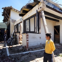 Jueves 7 de agosto del 2014. San Cristóbal de las Casas. El tornado F-0 (cero) del dÃa de ayer presentó ráfagas de viento con más de 70 kilómetros por hora según autoridades de CONAGUA y se han contabilizado más de 400 viviendas afectadas, 40 árboles derr Jueves 7 de agosto del 2014. San Cristóbal de las Casas. El tornado F-0 (cero) del dÃa de ayer presentó ráfagas de viento con más de 70 kilómetros por hora según autoridades de CONAGUA y se han contabilizado más de 400 viviendas afectadas, 40 árboles derr