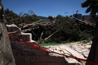 Jueves 7 de agosto del 2014. San Cristóbal de las Casas. El tornado F-0 (cero) del día de ayer presentó ráfagas de viento con más de 70 kilómetros por hora según autoridades de CONAGUA y se han contabilizado más de 400 viviendas afectadas, 40 árboles derr