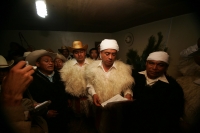Domingo 7 de noviembre. Dagoberto Hernández, candidato del PRI al municipio de San Juan Chamula para ocupar la presidencia municipal de esta localidad de los altos de Chiapas, recibe esta madrugada el nombramiento tradicional para ocupar este cargo por us