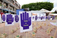 Viernes 27 de septiembre del 2013. Tuxtla Gutiérrez. La asociación DDESER realiza una manifestación-performance en las cercanías del Congreso de Chiapas conmemorando el día por la despenalización del aborto en América-latina y el Caribe.