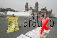 UNA FAMILIA DE LOCATARIOS DEL MERCADO MUNICIPAL DE OCOSINGO, REALIZA PROTESTAS EN EL ZOCALO DE LA CIUDAD DE MEXICO, EXIGIENDO LA INTERVEDNCION DE LAS AUTORIDADES FEDERALES, DESPUES DE QUE LES FUERA NEGADO SU DERECHO A VENDER DESPUES DE LA CREACION DEL MER