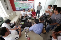 Lunes 9 de marzo del 2015. Tuxtla Gutiérrez. Chiapanecos por la Defensa del Agua durante la conferencia de prensa de este medio dÃa. Lunes 9 de marzo del 2015. Tuxtla Gutiérrez. Chiapanecos por la Defensa del Agua durante la conferencia de prensa de este medio dÃa.