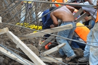 Lunes 13 de Junio del 2011 Cuatro obreros fallecen sepultados  en la construcción en los muros de contención del rió sabinal que su ubica en la 4 norte esquina con 10 oriente.