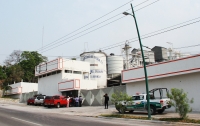 Martes 3 de mayo del 2016. Tuxtla Gutiérrez. Cales y Morteros de Chiapas cae en un desacato judicial al negarse a recibir a los fiscales ambientales quienes hoy se acercaron a las instalaciones cercanas al rio Grijalva. Martes 3 de mayo del 2016. Tuxtla Gutiérrez. Cales y Morteros de Chiapas cae en un desacato judicial al negarse a recibir a los fiscales ambientales quienes hoy se acercaron a las instalaciones cercanas al rio Grijalva.