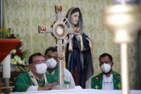 20210704. Tuxtla G. Oración por el desagravio de la iglesia en Tuxtla Gutiérrez.    Arzobispo implora por el arrepentimiento por acciones ofensivas en la profanación y prejuicio a la capilla de Esquipulas en la colonia Natalia.