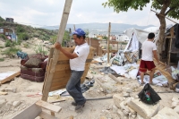 Martes 27 de mayo del 2014. Tuxtla Gutiérrez. Las fuerzas policiacas del estado de Chiapas acompañan el desalojo de los predios invadidos en las cercanías del fraccionamiento Vida Mejor y que los colonos denominan Colonia Manuel Velazco