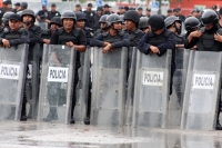 Martes 27 de mayo del 2014. Tuxtla Gutiérrez. Las fuerzas policiacas del estado de Chiapas acompañan el desalojo de los predios invadidos en las cercanías del fraccionamiento Vida Mejor y que los colonos denominan Colonia Manuel Velazco