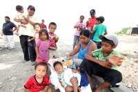 Martes 27 de mayo del 2014. Tuxtla Gutiérrez. Las fuerzas policiacas del estado de Chiapas acompañan el desalojo de los predios invadidos en las cercanÃas del fraccionamiento Vida Mejor y que los colonos denominan Colonia Manuel Velazco Martes 27 de mayo del 2014. Tuxtla Gutiérrez. Las fuerzas policiacas del estado de Chiapas acompañan el desalojo de los predios invadidos en las cercanÃas del fraccionamiento Vida Mejor y que los colonos denominan Colonia Manuel Velazco