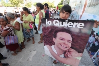 Tuxtla Gutiérrez, Chiapas. Familias desalojadas este fin de semana de la colonia 3 de Mayo realizan un plantón en la entrada del edificio de la administración estatal.